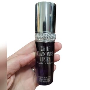 Elizabeth Taylor White Diamonds Lustre Eau de Toilette - Purple & Silver Bottle